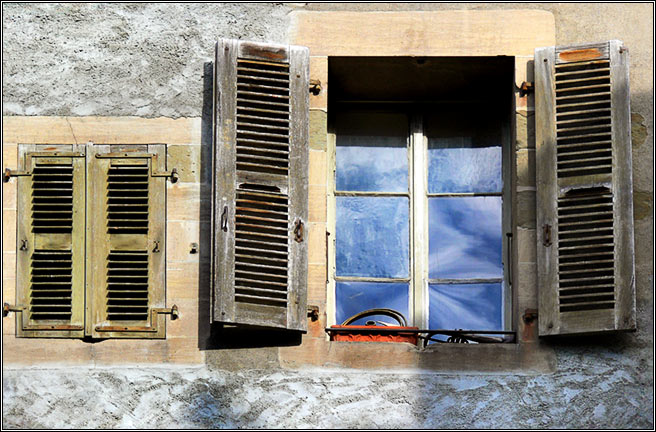 photo "Cour Bemont. Window. (rpt.)" tags: architecture, travel, landscape, Europe