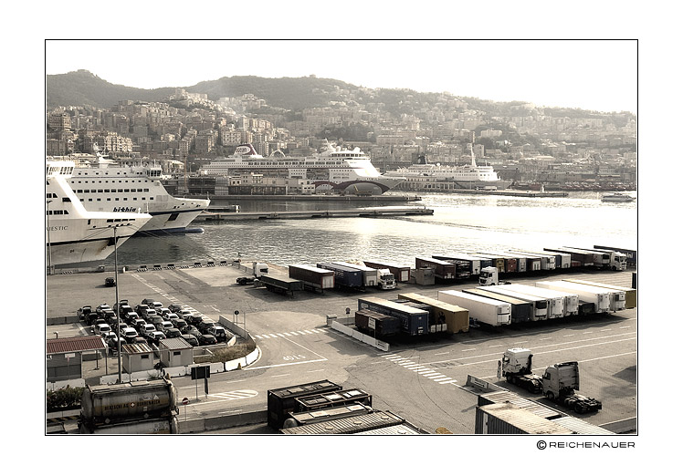 photo "Harbour in Genova IV" tags: architecture, travel, landscape, Europe
