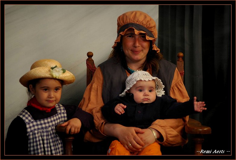 photo "the nice family" tags: portrait, woman
