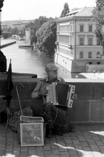 photo "Man on bridge" tags: portrait, 