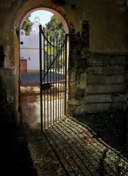 фото "a step to freedom.." метки: архитектура, репортаж, пейзаж, 