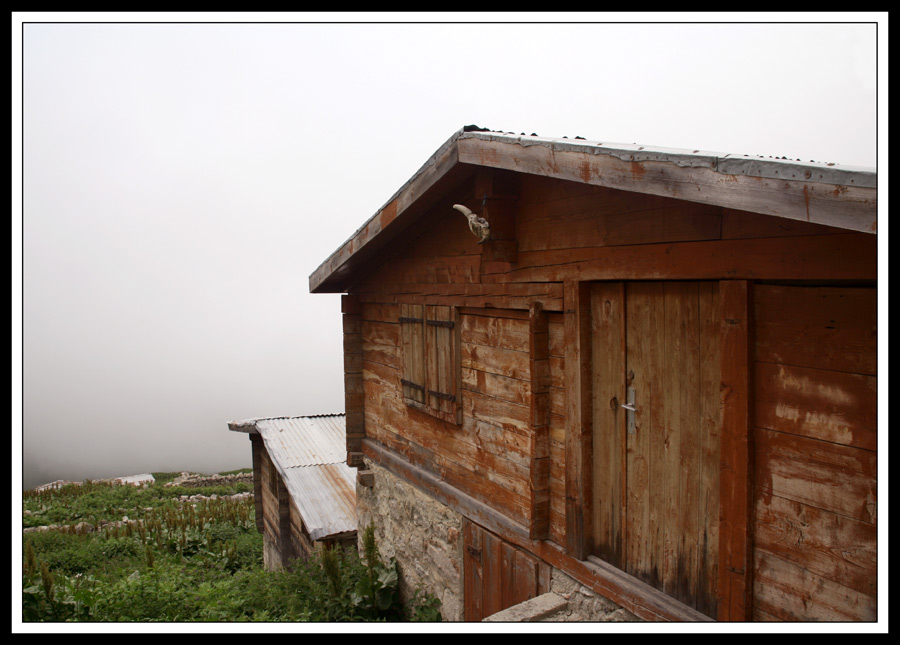 photo "hut at the mountain" tags: landscape, nature, clouds