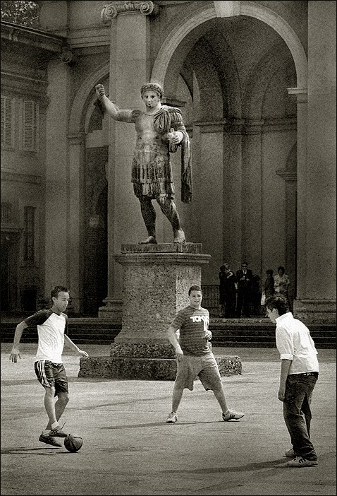 photo "The Football in the Milan: "a yellow card "" tags: travel, genre, Europe