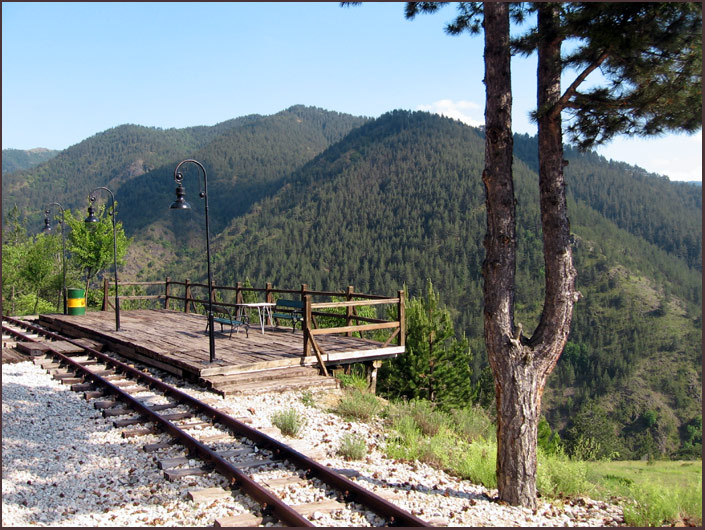 photo "Train station in nowhere" tags: landscape, forest, mountains