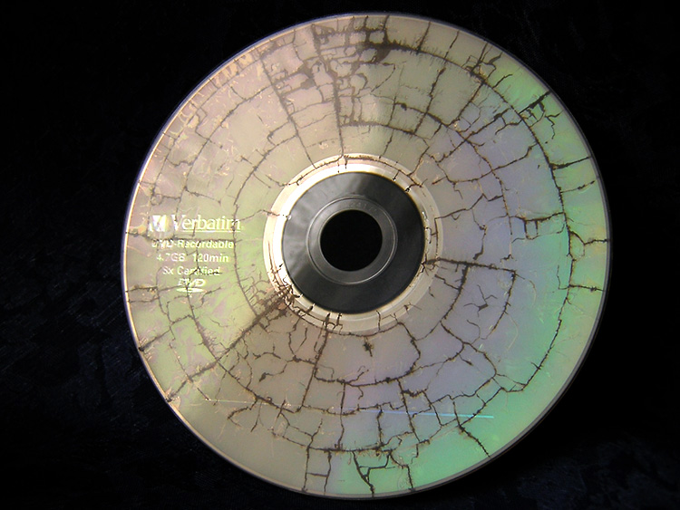 фото "DVD-R три секунды в СВЧ" метки: техника, разное, 
