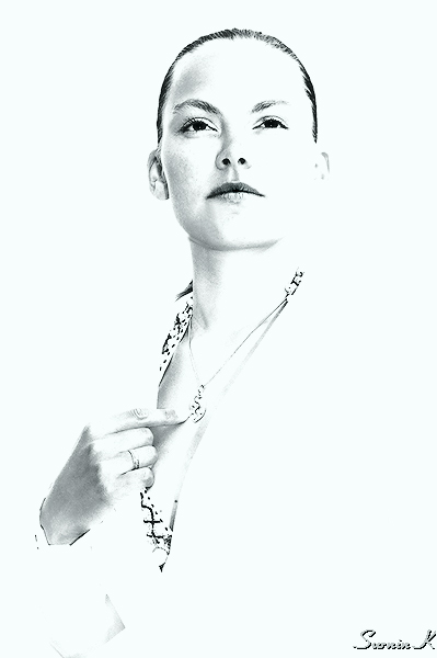 photo "Light on white" tags: portrait, black&white, woman