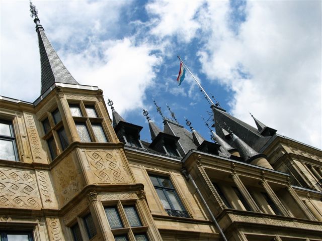 photo "Sky in Luxembourg" tags: architecture, landscape, clouds