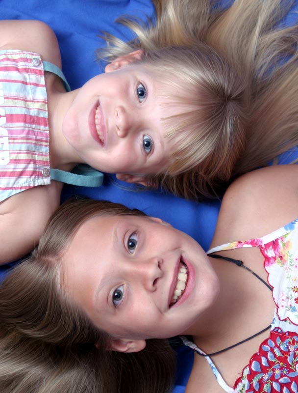 photo "Imogen and madelaine" tags: portrait, children