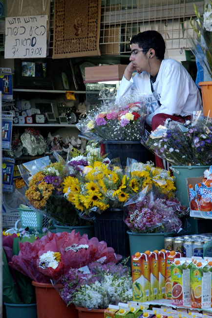 photo "An Asleep Seller" tags: genre, 