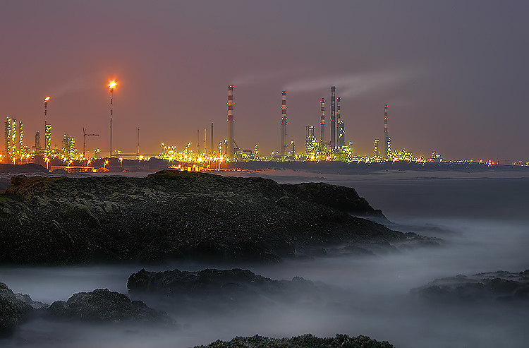 photo "The Oil facility complex" tags: landscape, night