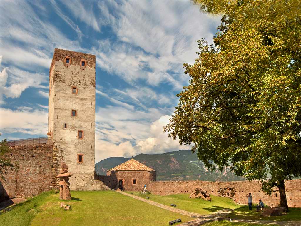 photo "Tower - Messner Mountain Museum" tags: architecture, landscape, 