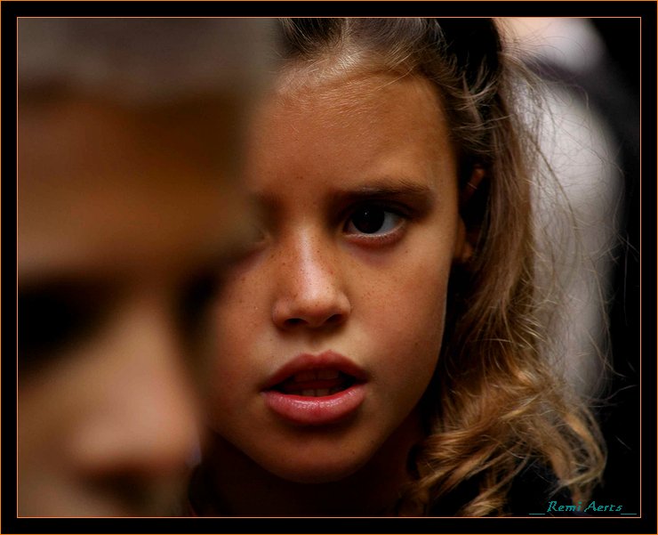 photo "what says you ?" tags: portrait, reporting, children