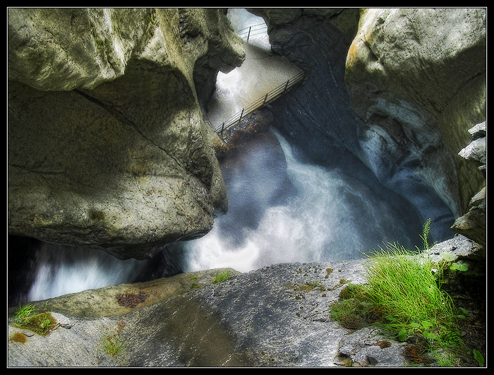 photo "In a chasm of a spiral falls" tags: landscape, travel, Europe, mountains