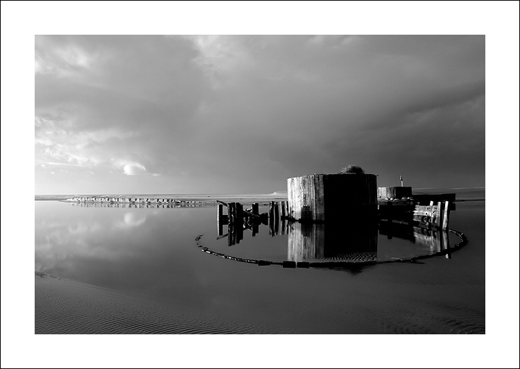 photo "Structure" tags: black&white, landscape, water