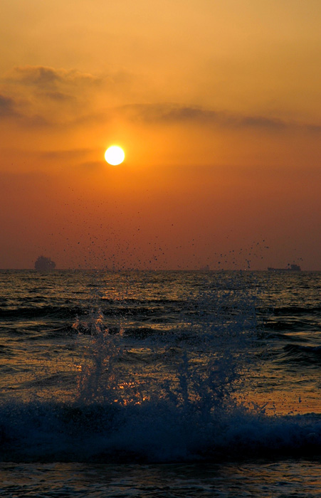 photo "Water' Explosion" tags: landscape, clouds, sunset