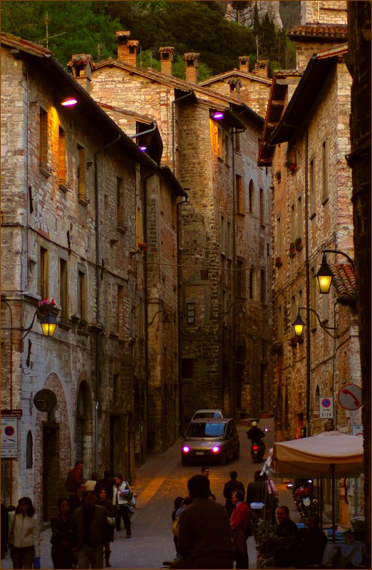 photo "Evening in Gubbio" tags: travel, architecture, landscape, Europe