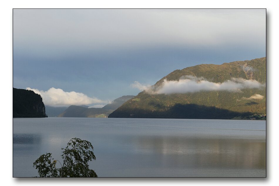 photo "Lake Hornindal" tags: landscape, water