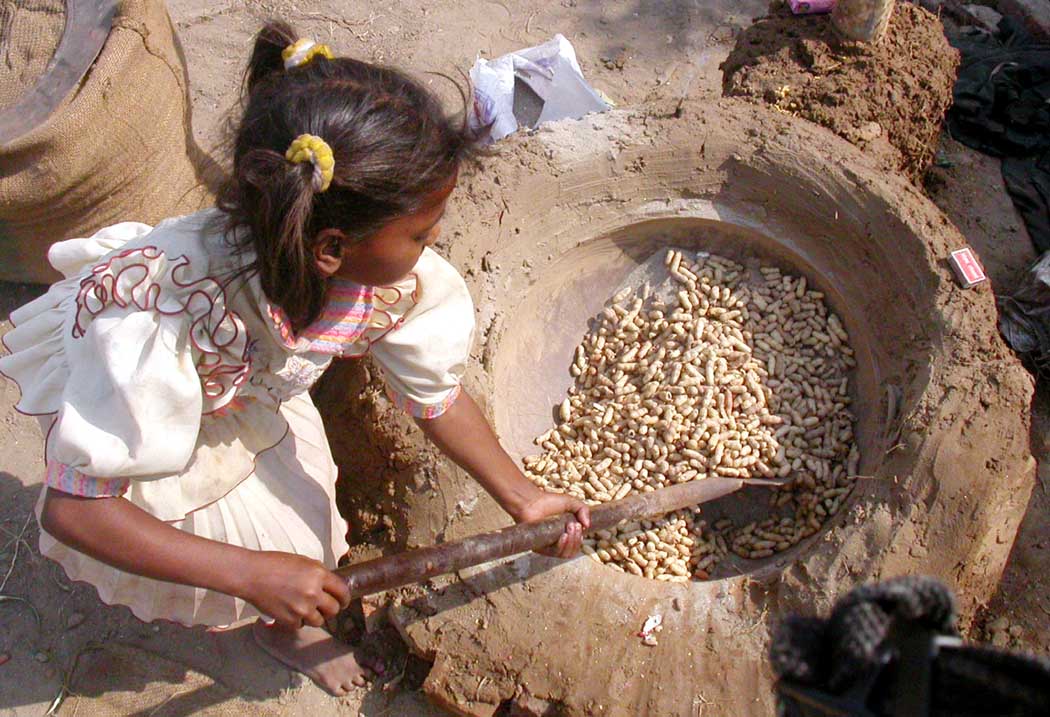 photo "Hard Worker" tags: reporting, portrait, children