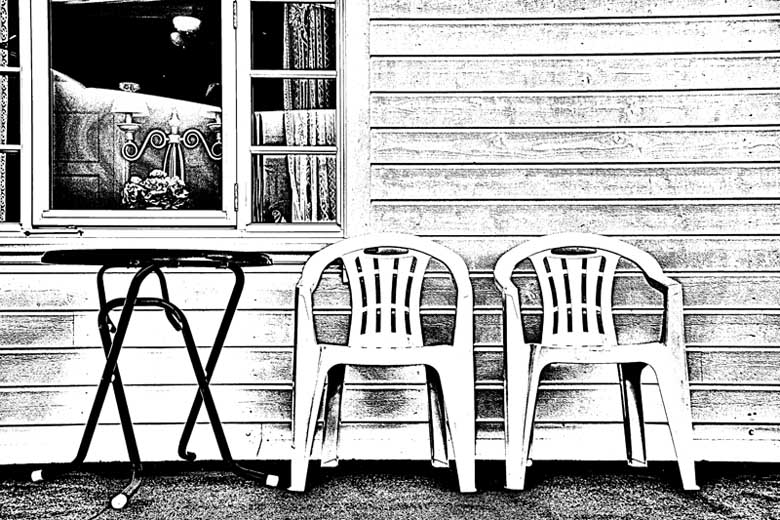 photo "2 white chairs" tags: still life, black&white, 