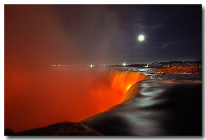 photo "Niagara falls in red" tags: landscape, night