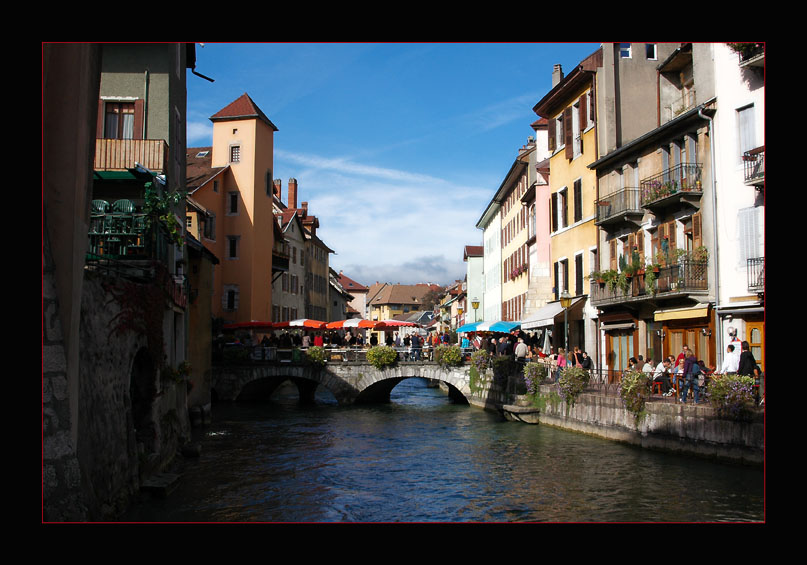 photo "Annecy Typical Wiew" tags: architecture, landscape, water