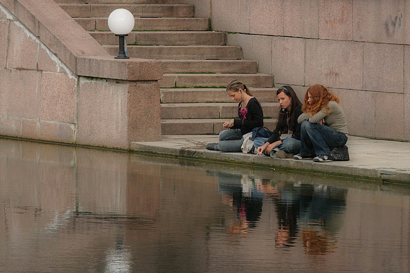 photo "Girlfriends" tags: street, 