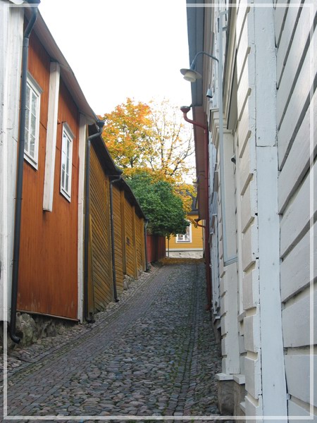 photo "Street in Porvoo (SF)" tags: architecture, landscape, autumn