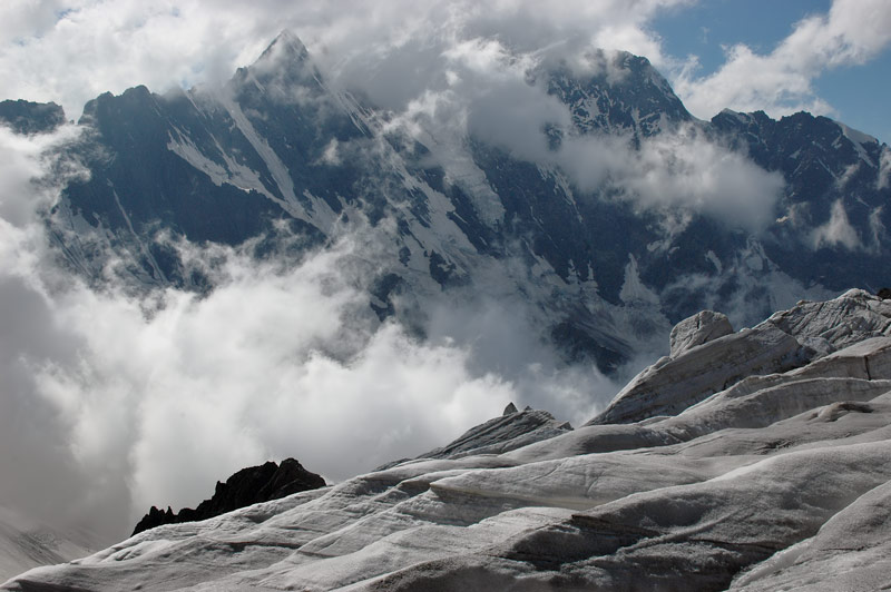 photo "On the edge of the glacier" tags: landscape, clouds, mountains
