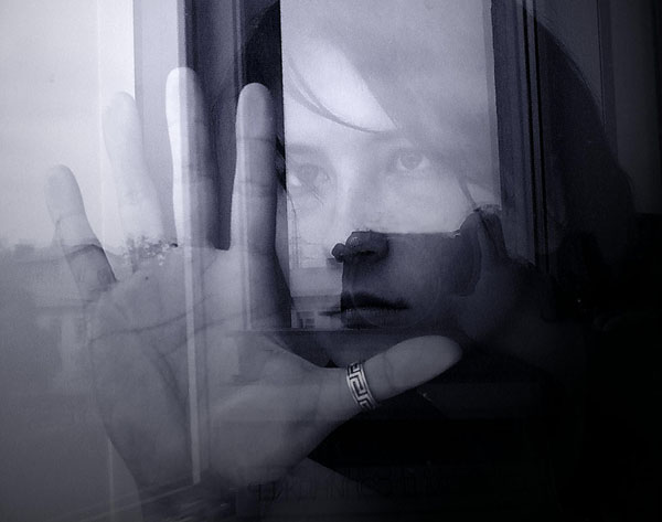 фото "Сквозь стекло" метки: портрет, черно-белые, женщина