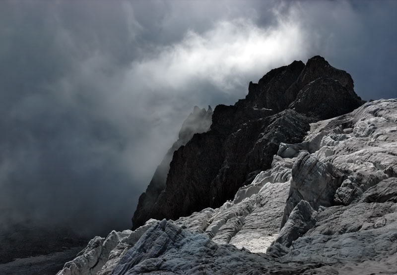 photo "white_gray_blue" tags: landscape, mountains