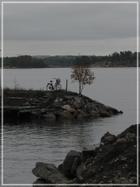 photo "Bicycle in Suomenlinna (SF)" tags: landscape, travel, Europe, autumn