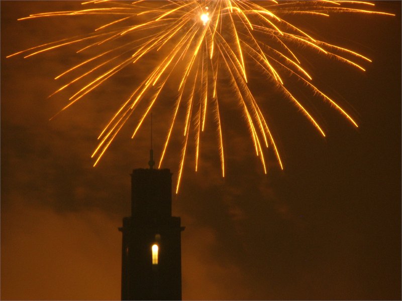 photo "'Fire over the tower'" tags: architecture, landscape, night