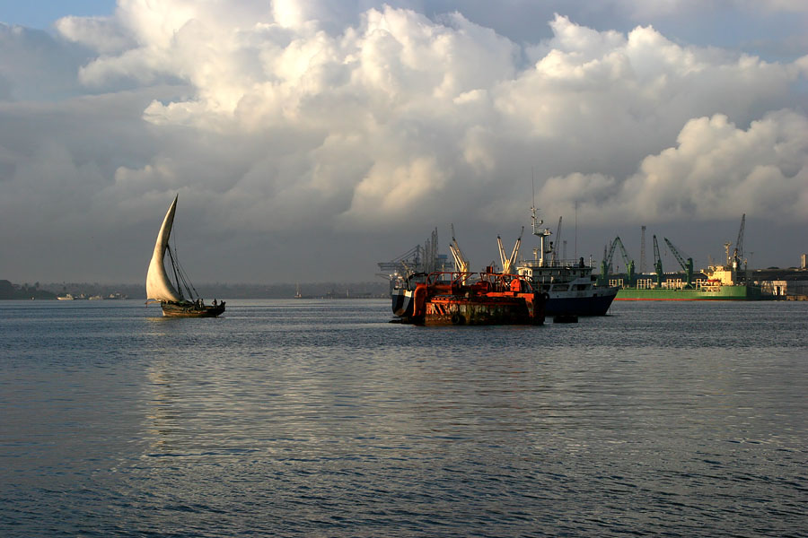 photo "Race in Zanzibar at dawn" tags: landscape, sunset, water