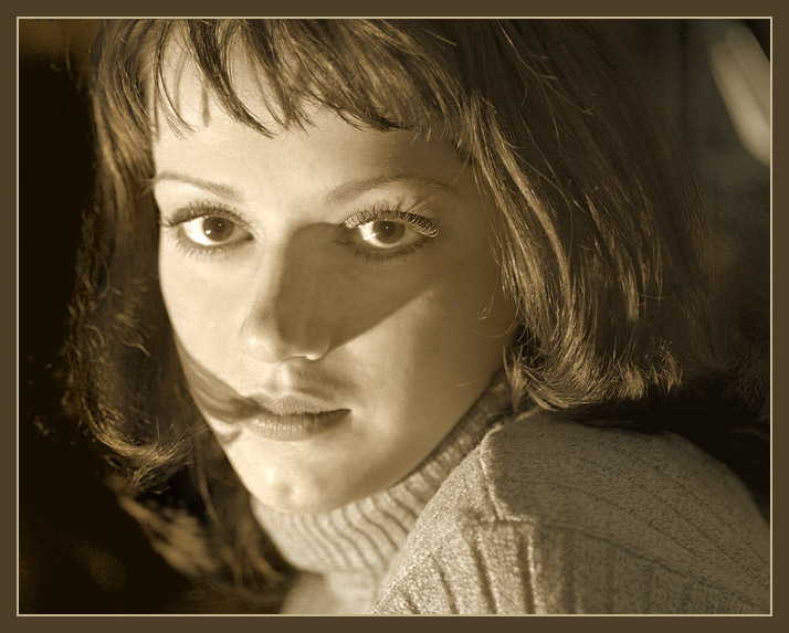 photo "Talking at candle" tags: portrait, woman
