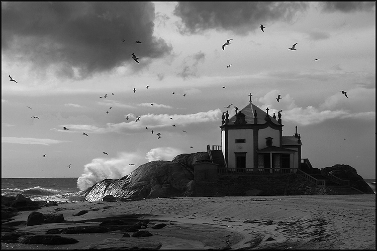 фото "Senhor da Pedra" метки: пейзаж, архитектура, облака
