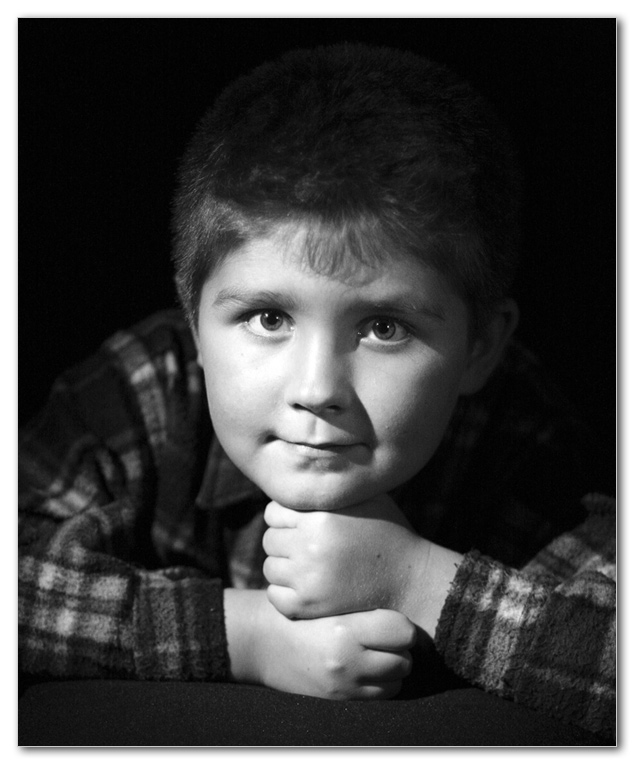 photo "thinker" tags: portrait, black&white, children