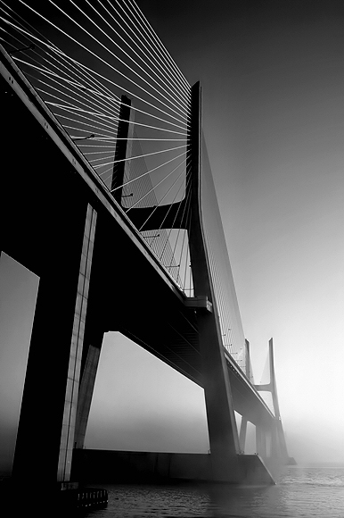 photo "The bridge" tags: architecture, black&white, landscape, 