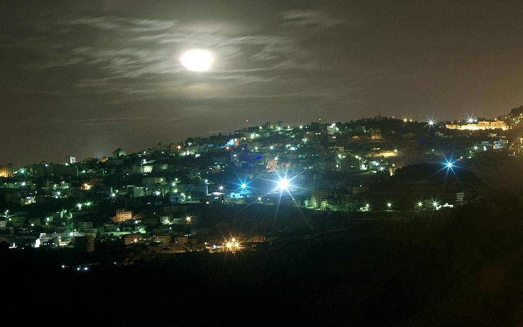 photo "Nightlightes" tags: landscape, mountains, night