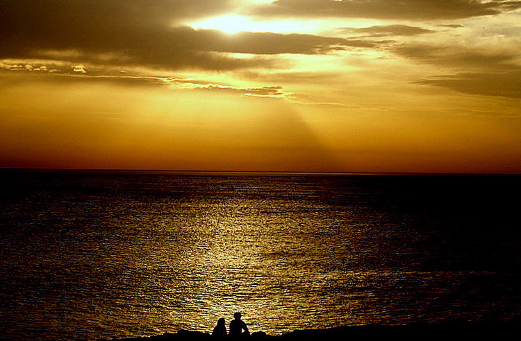 фото "Two lovers... a sunset and.. an intruder..." метки: пейзаж, закат