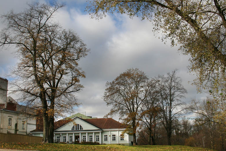 photo "#" tags: architecture, landscape, autumn