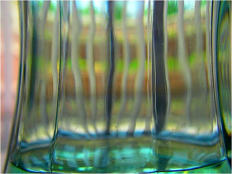 photo "empty glass bottle" tags: macro and close-up, still life, 