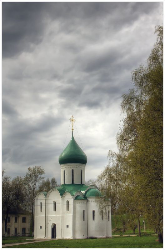 фото "Спасо-Преображенский собор" метки: архитектура, пейзаж, облака