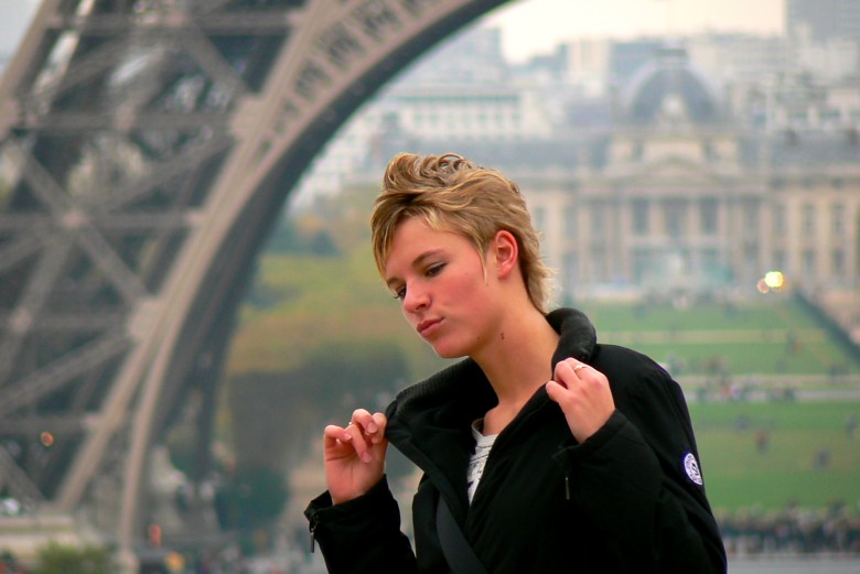 photo "yeah, Paris!" tags: portrait, woman