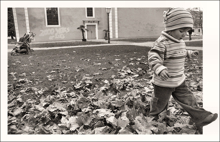 photo "Escape" tags: portrait, landscape, autumn, children