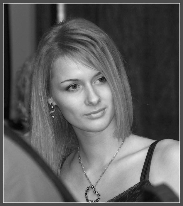 photo "Passingly." tags: portrait, woman