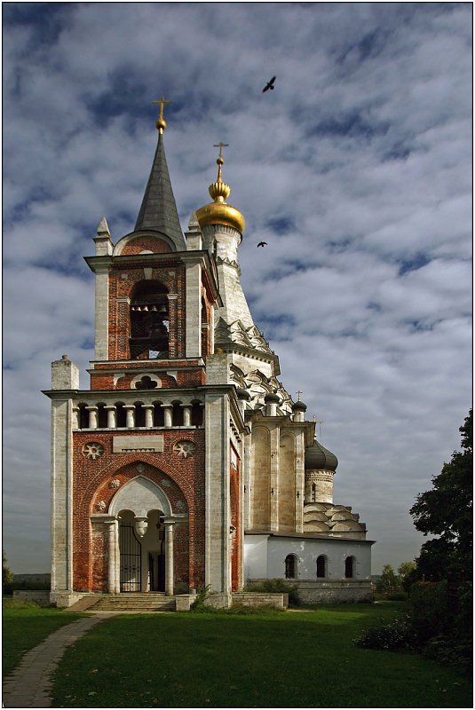 photo "It's remembers Ryurik-tsars" tags: architecture, landscape, clouds