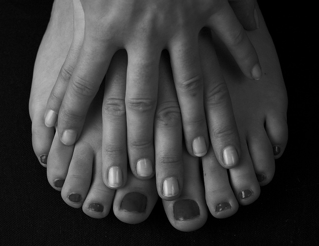 photo "Hands and Feet" tags: black&white, nude, 