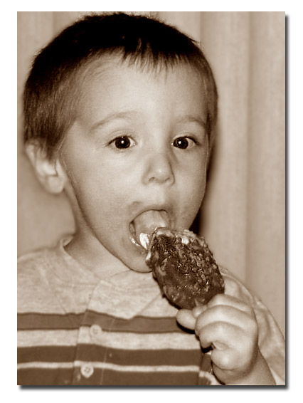 фото "Вкусно!" метки: портрет, черно-белые, дети