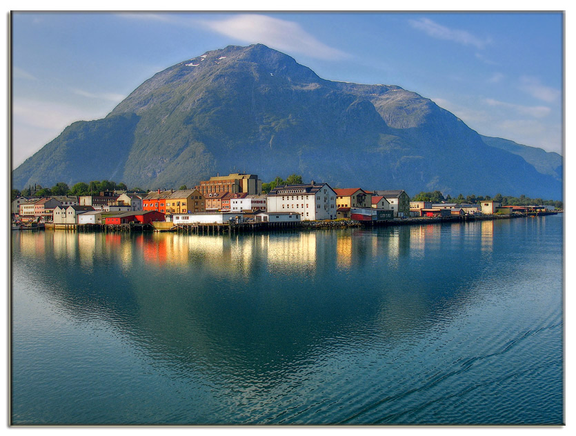 photo "Small town. Norway" tags: landscape, mountains, water