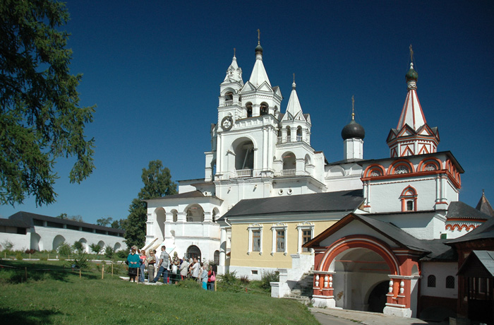 photo "In a monastery" tags: travel, architecture, landscape, 